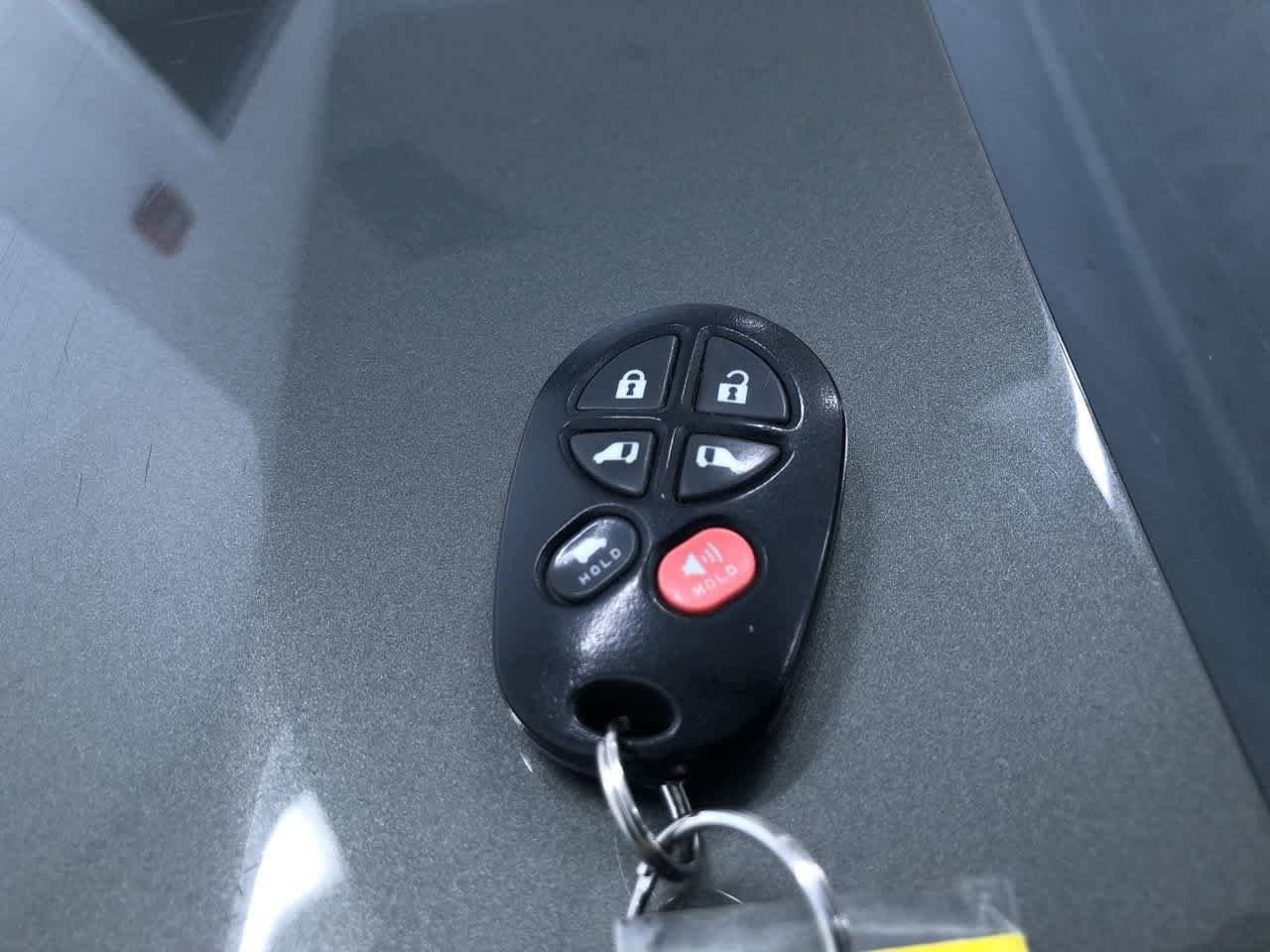 Thumbnail: 2012 Toyota Sienna - 31