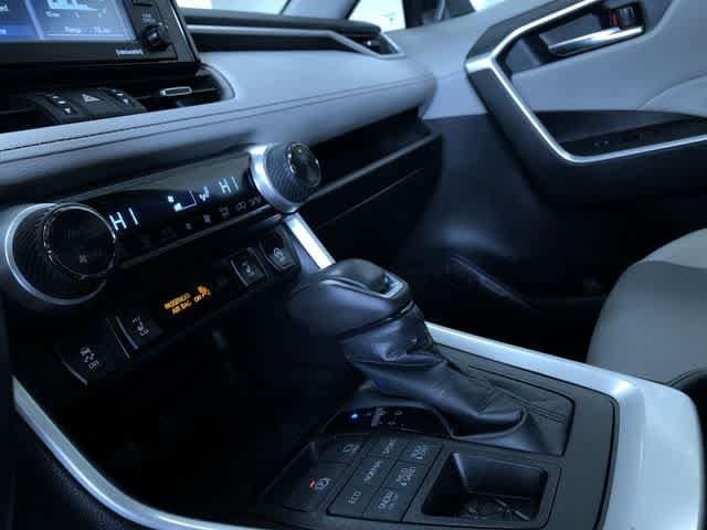 Thumbnail: 2020 Toyota RAV4 - 28