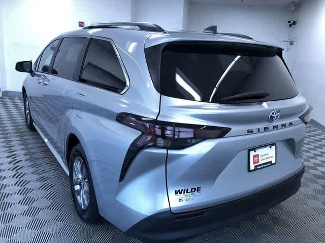 Thumbnail: 2025 Toyota Sienna - 12