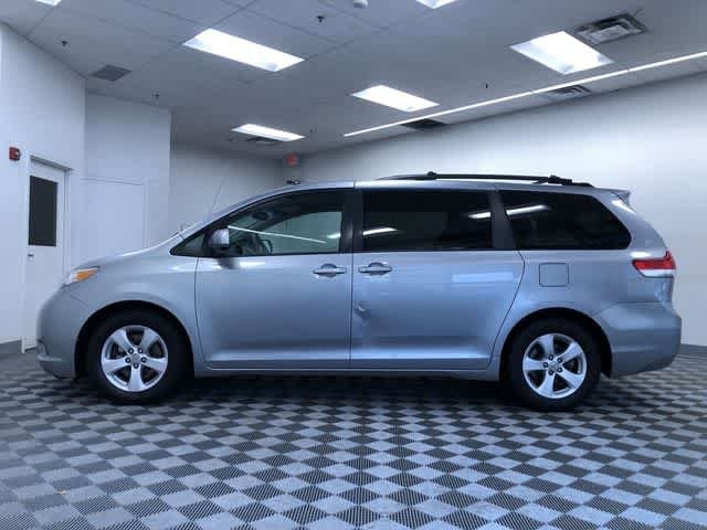 Thumbnail: 2011 Toyota Sienna - 12