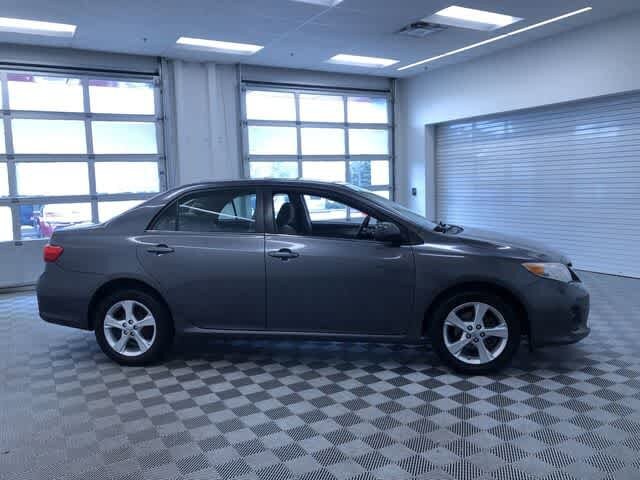 Thumbnail: 2013 Toyota Corolla - 32