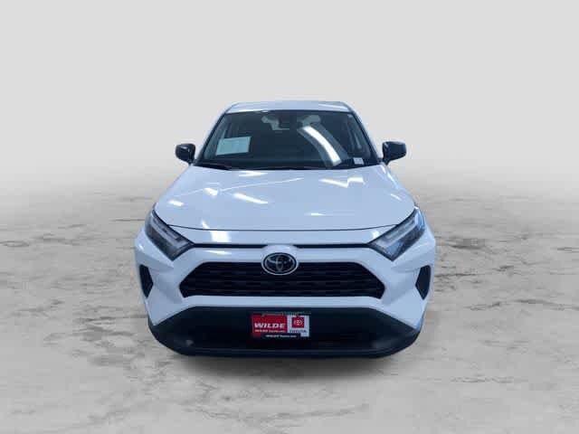 2025 Toyota RAV4 LE photo 4