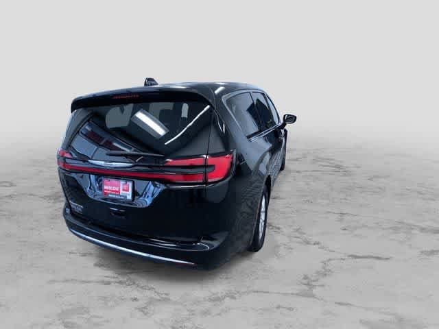 Thumbnail: 2025 Chrysler Pacifica - 10