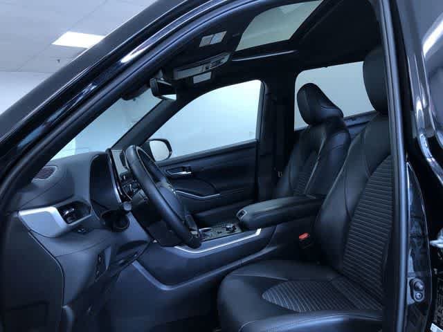 Thumbnail: 2025 Toyota Highlander - 18