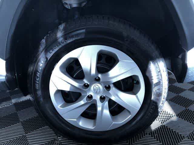 Thumbnail: 2019 Toyota RAV4 - 8