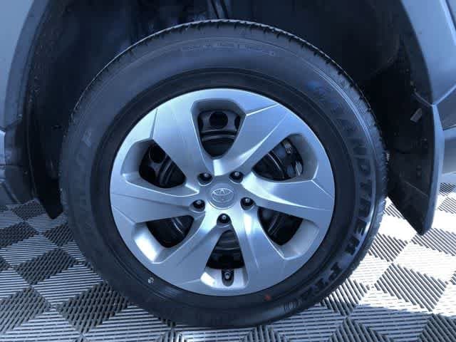 Thumbnail: 2022 Toyota RAV4 - 16