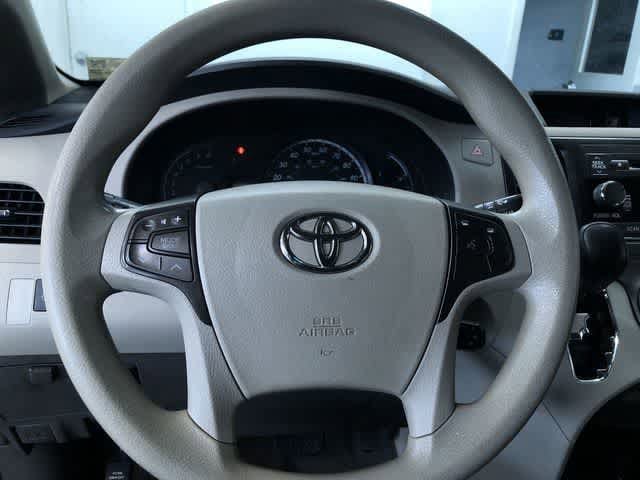 Thumbnail: 2012 Toyota Sienna - 25