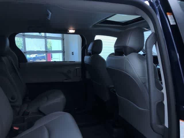 Thumbnail: 2021 Toyota Sienna - 22