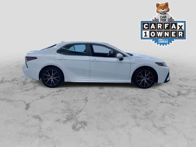 2024 Toyota Camry SE photo 2