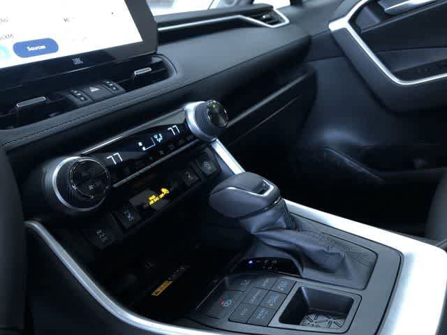 Thumbnail: 2025 Toyota RAV4 - 22