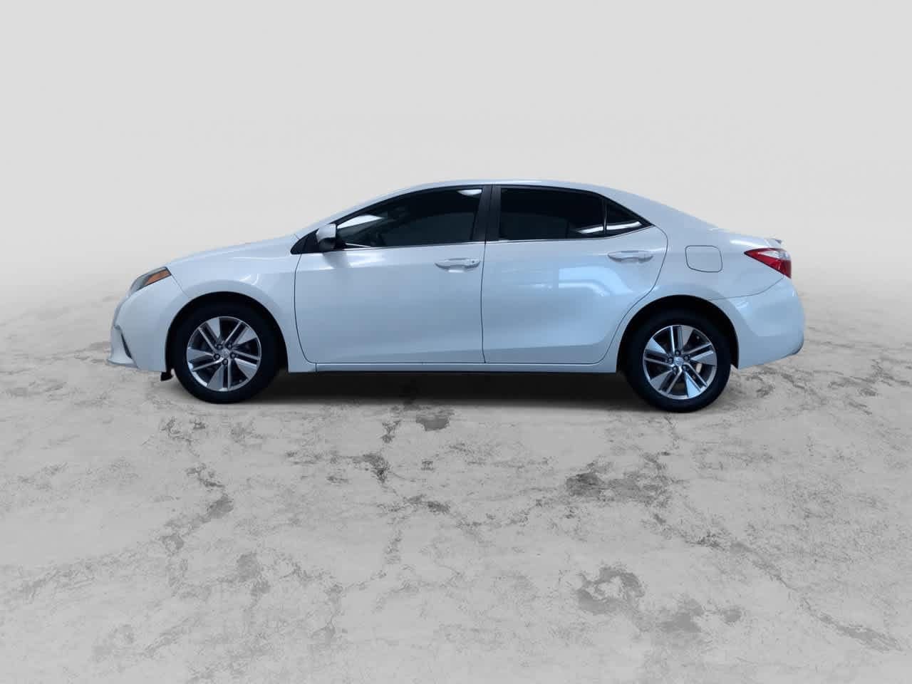 Thumbnail: 2015 Toyota Corolla - 6