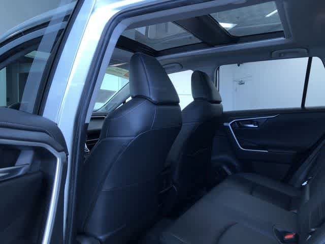 Thumbnail: 2020 Toyota RAV4 - 19