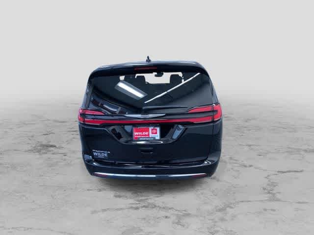 Thumbnail: 2025 Chrysler Pacifica - 9