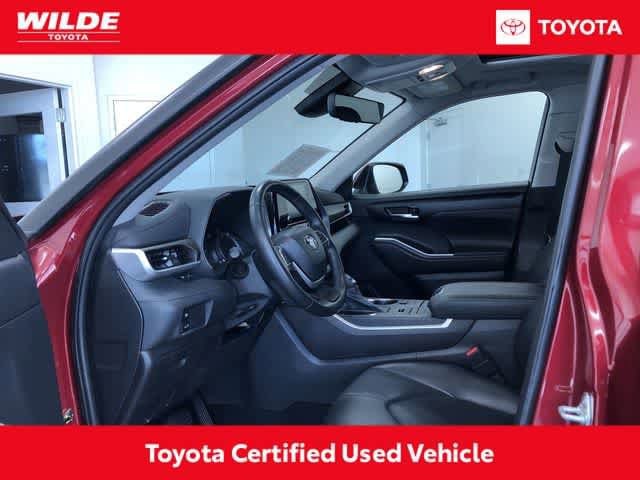 Thumbnail: 2022 Toyota Highlander - 2