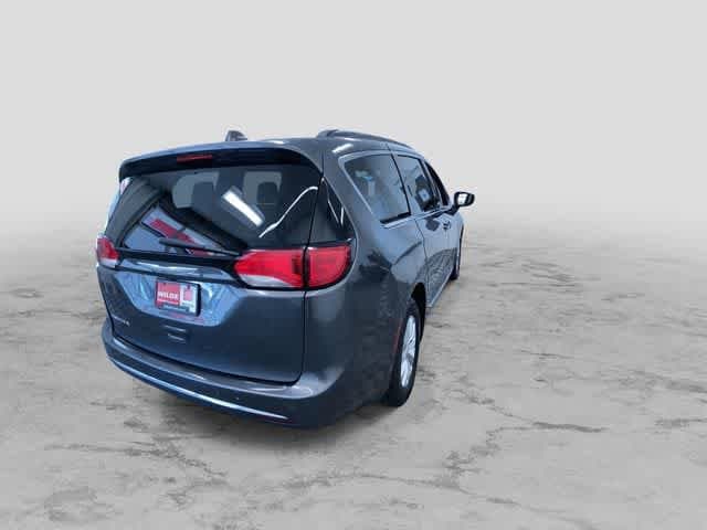 Thumbnail: 2017 Chrysler Pacifica - 10