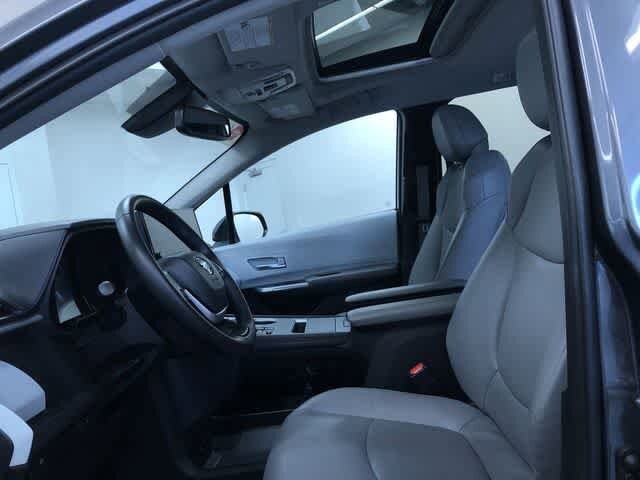 Thumbnail: 2025 Toyota Sienna - 18