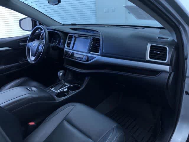 Thumbnail: 2015 Toyota Highlander - 24