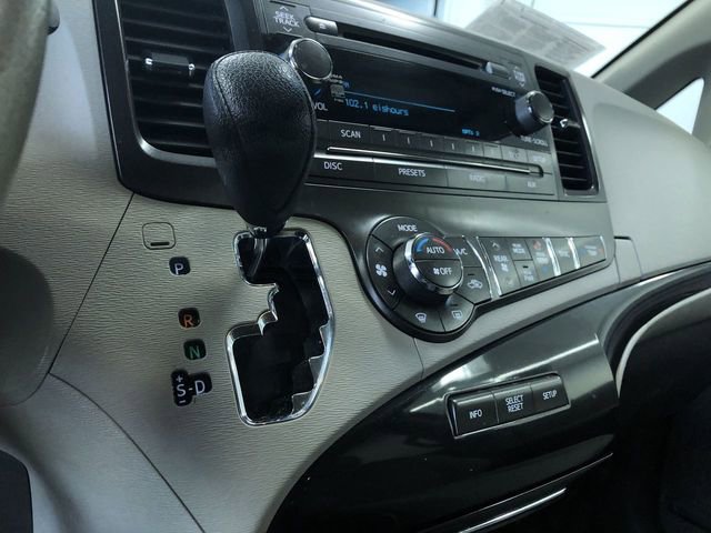 2014 Toyota Sienna  36