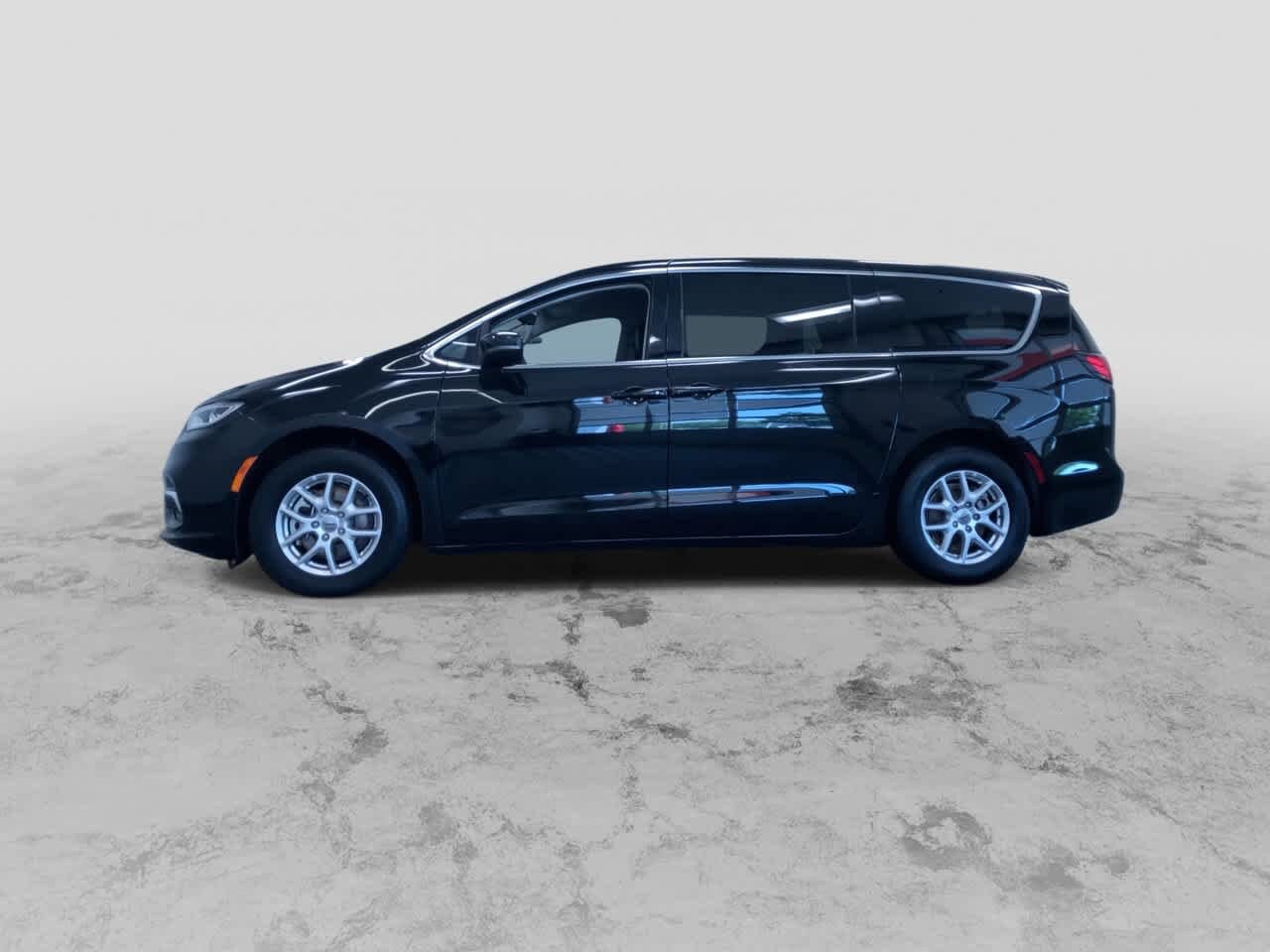 Thumbnail: 2024 Chrysler Pacifica - 6