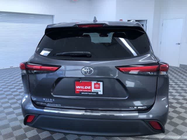 Thumbnail: 2023 Toyota Highlander - 15