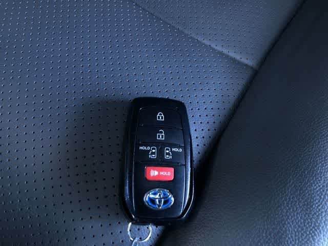 Thumbnail: 2023 Toyota Sienna - 33