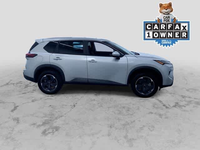 2024 Nissan Rogue SV photo 2