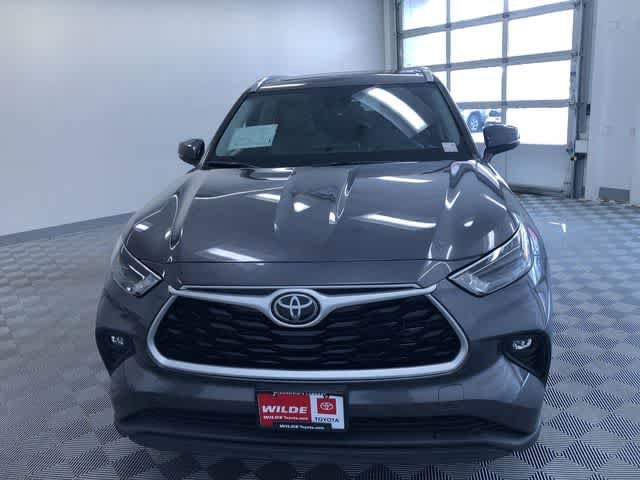 Thumbnail: 2022 Toyota Highlander - 14