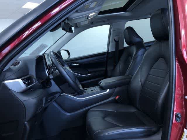 Thumbnail: 2022 Toyota Highlander - 10