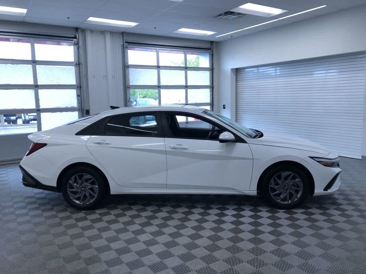 2024 Hyundai Elantra SEL 35
