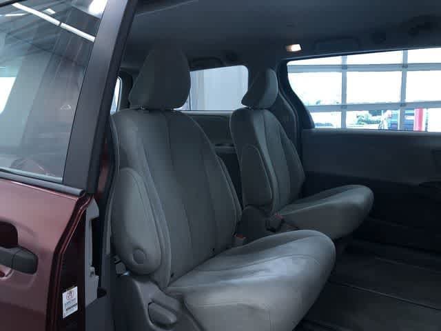 Thumbnail: 2012 Toyota Sienna - 24