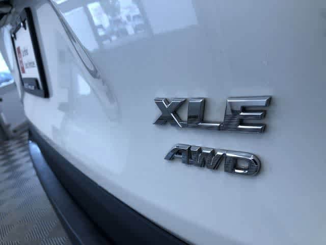 Thumbnail: 2021 Toyota RAV4 - 15