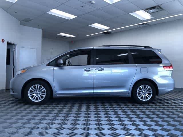 Thumbnail: 2014 Toyota Sienna - 13