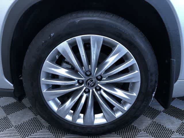 Thumbnail: 2024 Toyota Highlander - 16