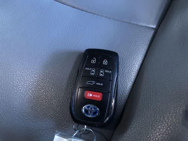Thumbnail: 2021 Toyota Sienna - 31