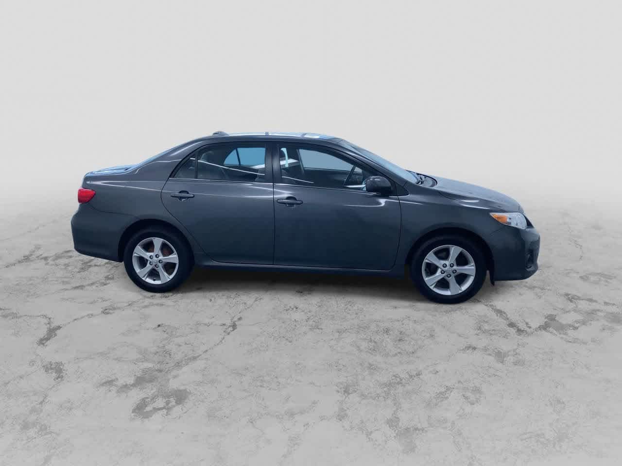 Thumbnail: 2013 Toyota Corolla - 2