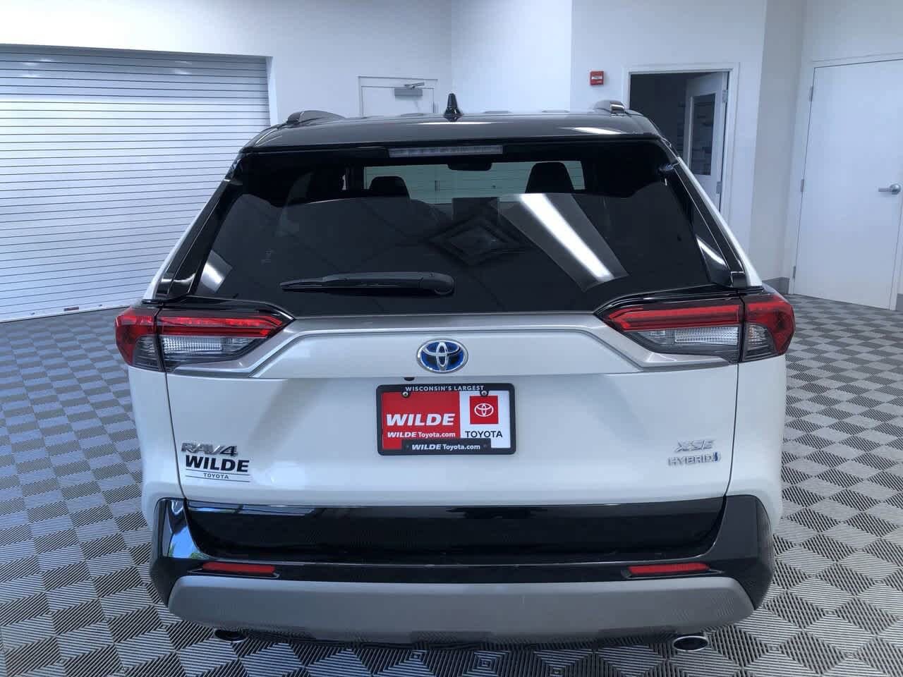 Thumbnail: 2022 Toyota RAV4 - 13