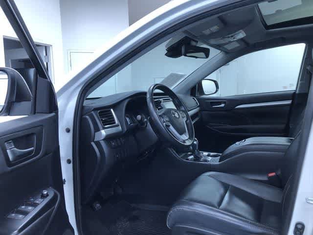 Thumbnail: 2019 Toyota Highlander - 10