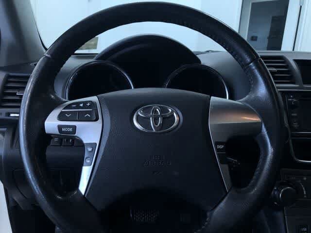 Thumbnail: 2013 Toyota Highlander - 28
