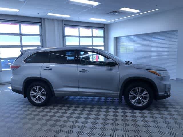 Thumbnail: 2015 Toyota Highlander - 37