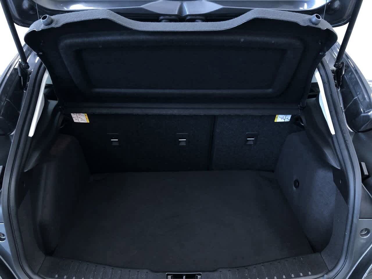 2018 Ford Focus SE 32