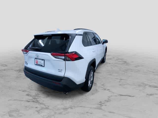 2025 Toyota RAV4 XLE - Photo 9