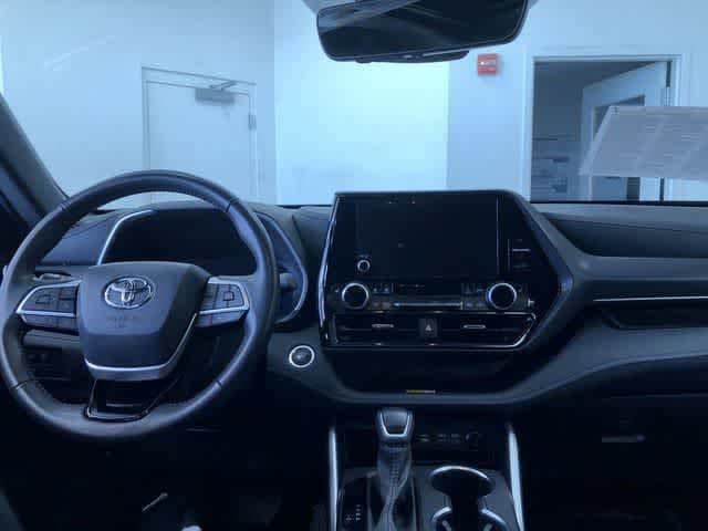 Thumbnail: 2025 Toyota Highlander - 19