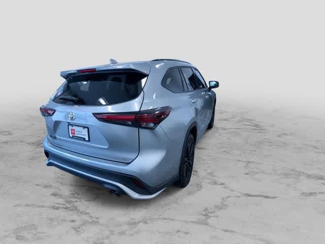 Thumbnail: 2025 Toyota Highlander - 9