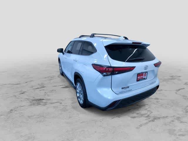 Thumbnail: 2022 Toyota Highlander - 7