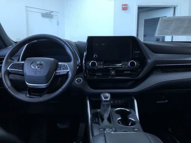 Thumbnail: 2025 Toyota Highlander - 17