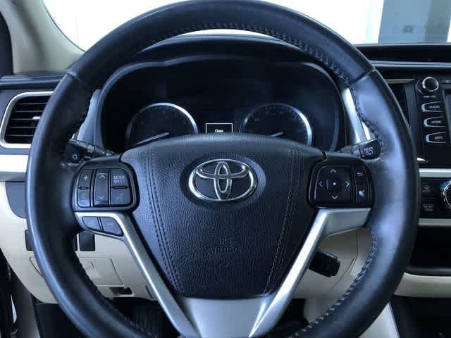 Thumbnail: 2015 Toyota Highlander - 23