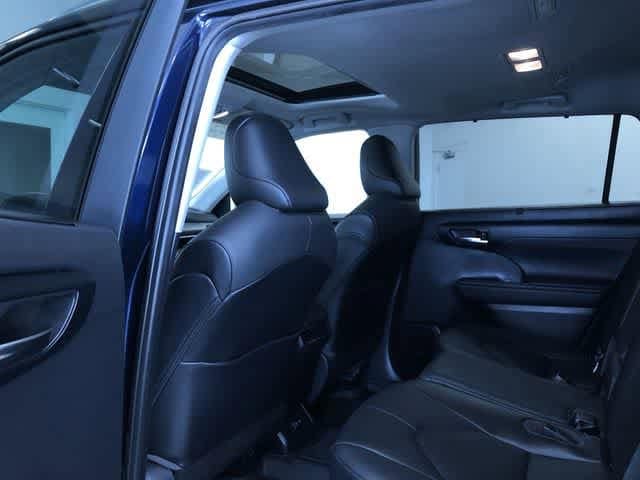 Thumbnail: 2021 Toyota Highlander - 19