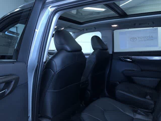 Thumbnail: 2026 Toyota Highlander - 11