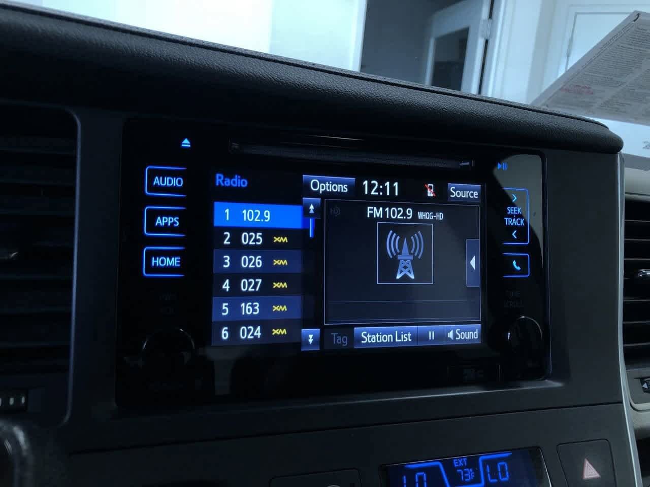 2015 Toyota Sienna XLE 30