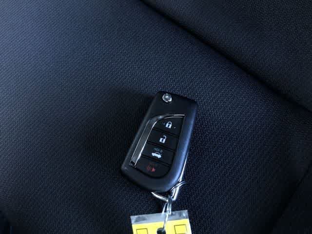 2025 Toyota Corolla LE - Photo 29